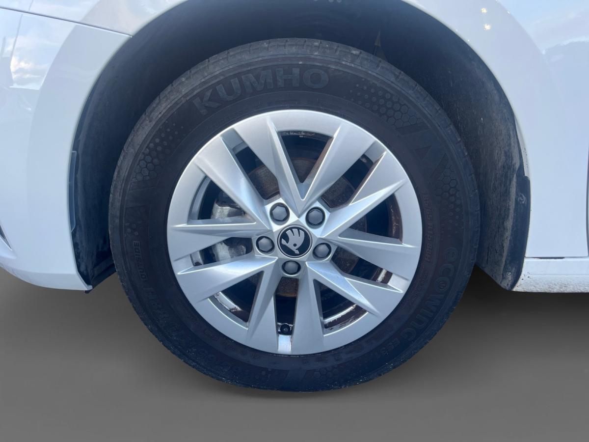 skoda-fabia-2025-gasolina-999cc