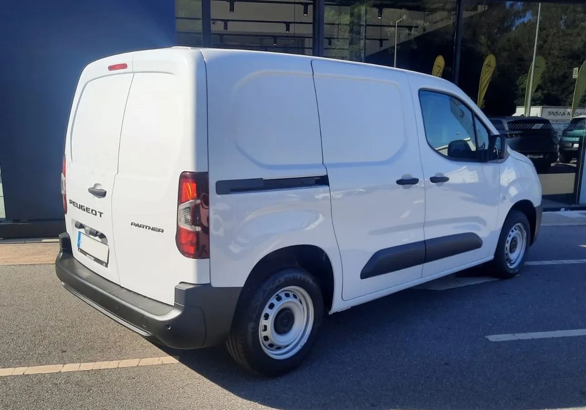 peugeot-partner-2025-diesel-1500cc