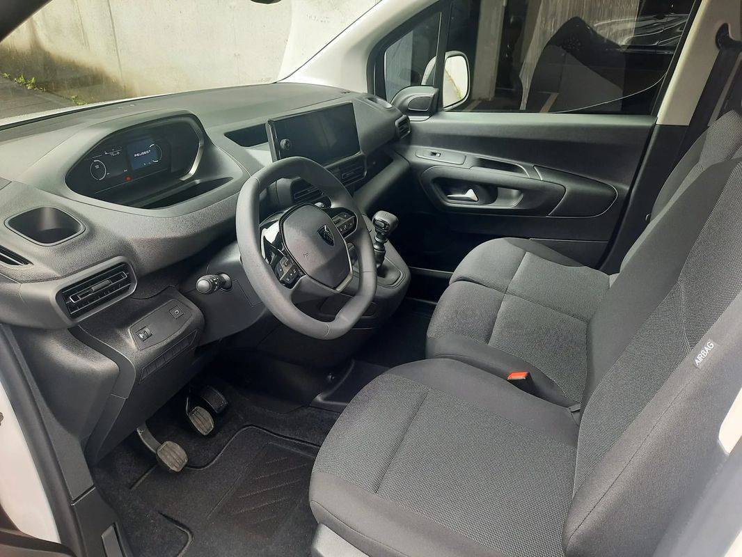 peugeot-partner-2025-diesel-1500cc