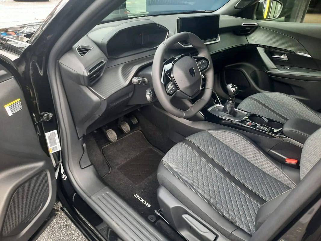 peugeot-2008-2024-gasolina-1199cc