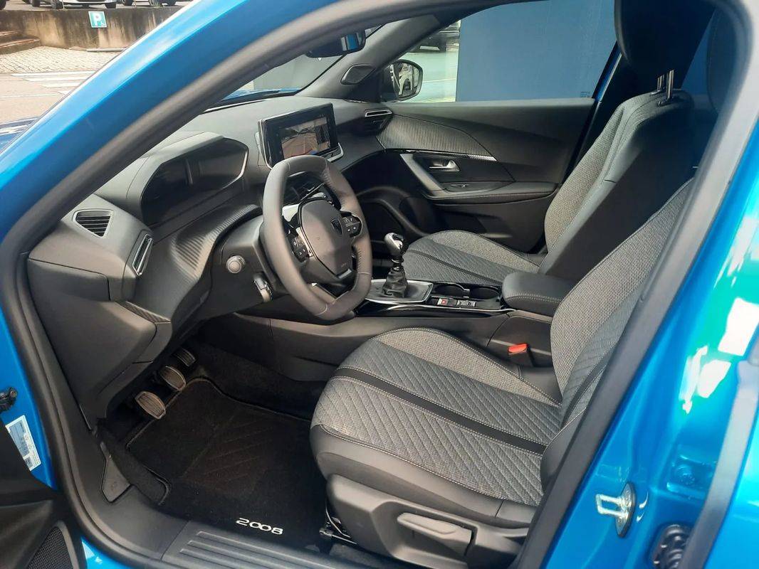 peugeot-2008-2024-gasolina-1199cc