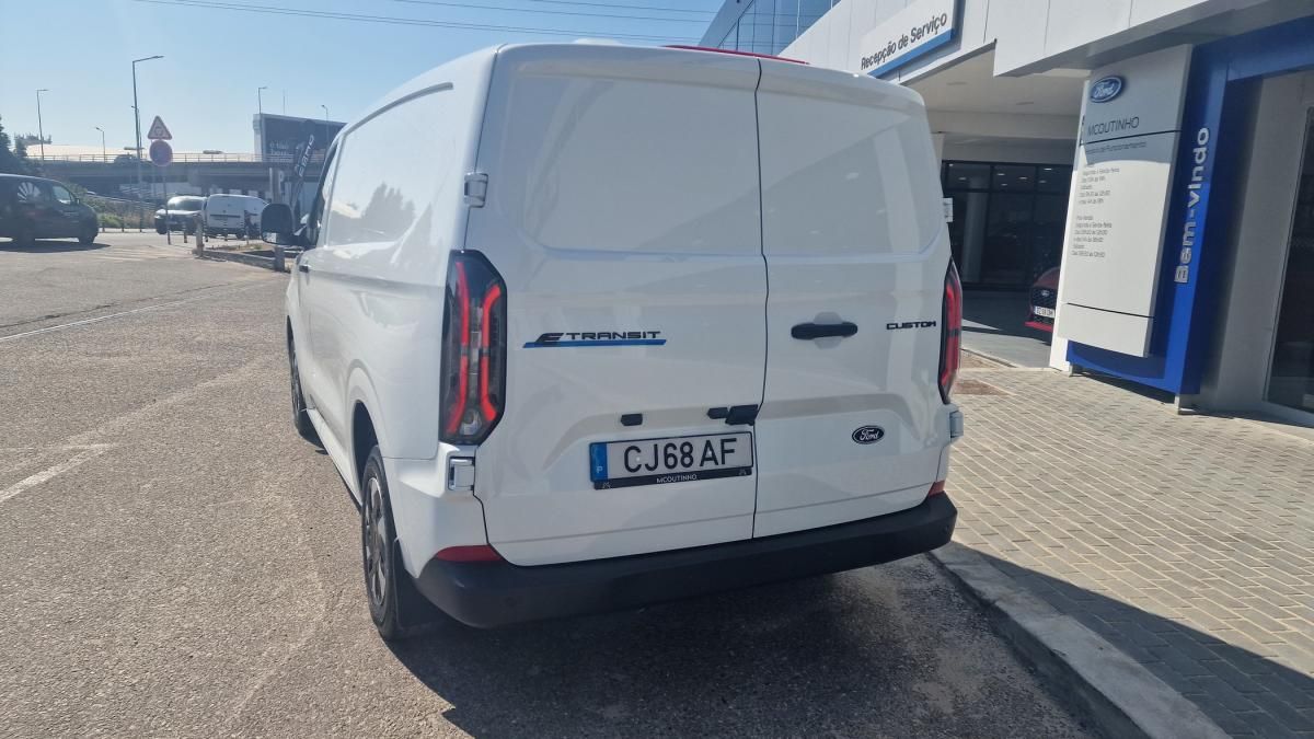 ford-transit-custom-2026-eletrico-0cc