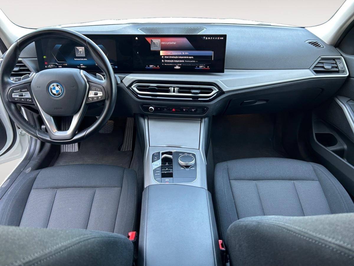 bmw-serie-1-2025-gasolina-1499cc