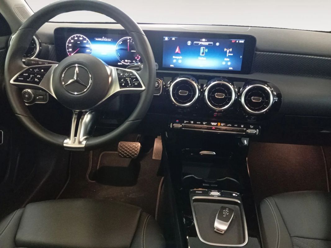 mercedes-benz-classe-a-2024-hibrido-a-gasolina-1332cc