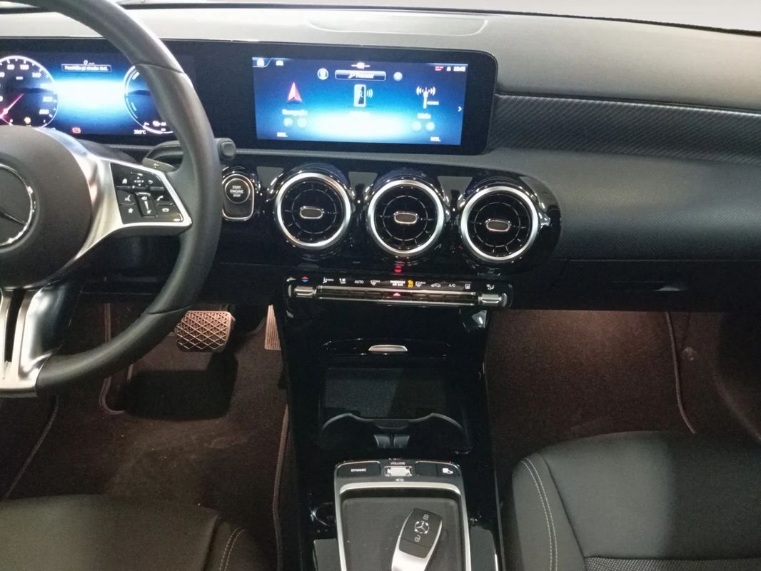 mercedes-benz-classe-a-2024-hibrido-a-gasolina-1332cc
