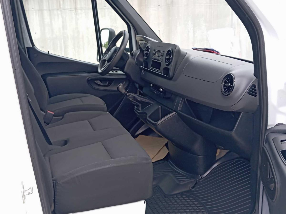 mercedes-benz-sprinter-2023-diesel-1950cc