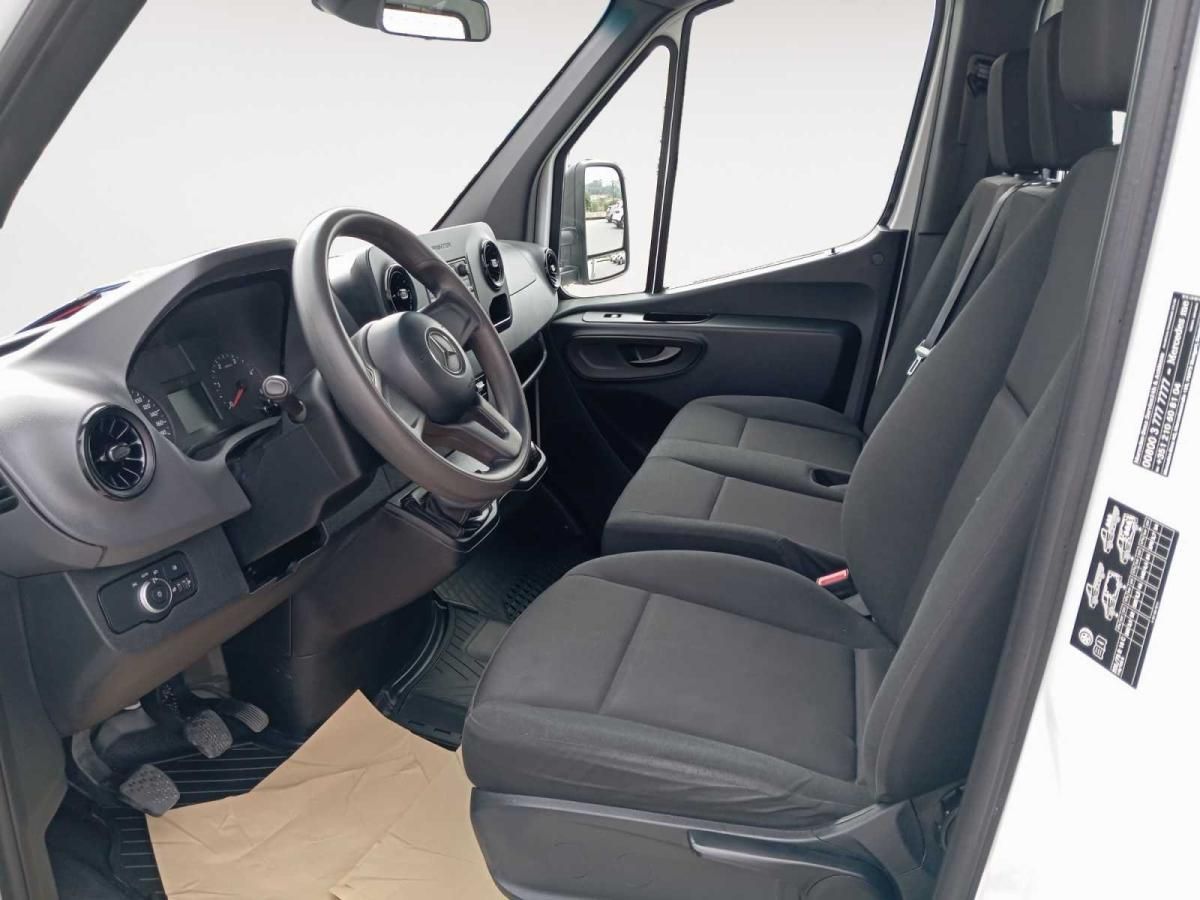 mercedes-benz-sprinter-2023-diesel-1950cc