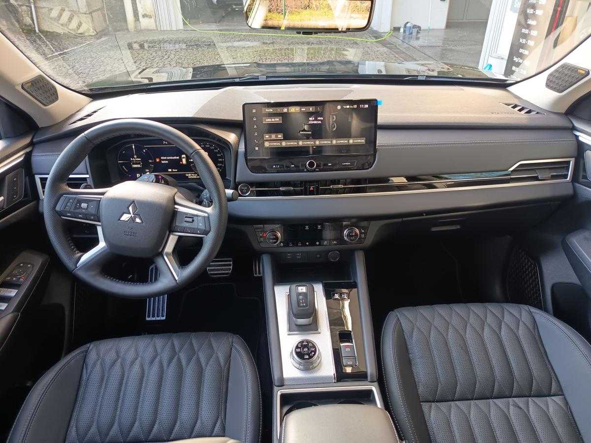 mitsubishi-outlander-2025-hibrido-a-gasolina-2360cc