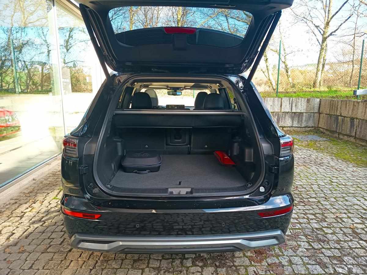 mitsubishi-outlander-2025-hibrido-a-gasolina-2360cc