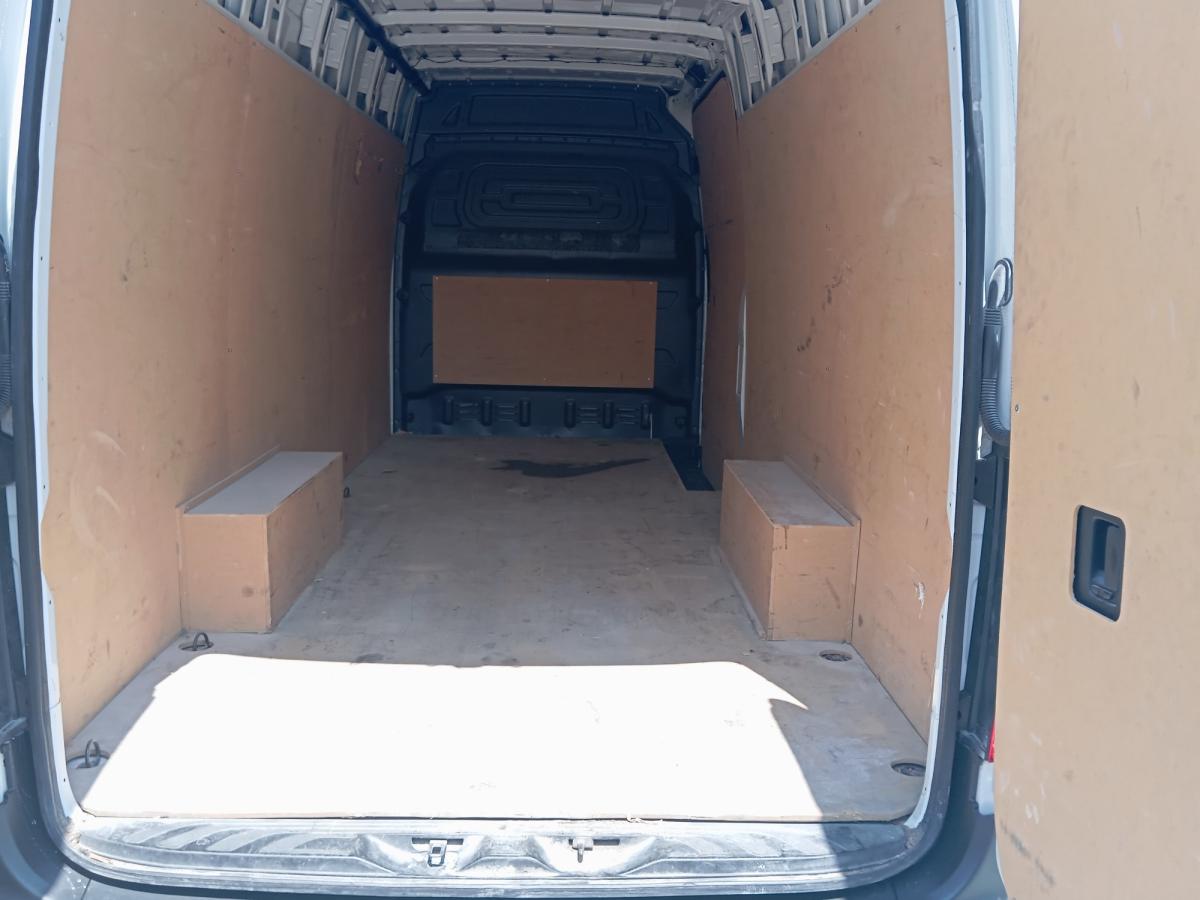 mercedes-benz-sprinter-2023-diesel-1950cc