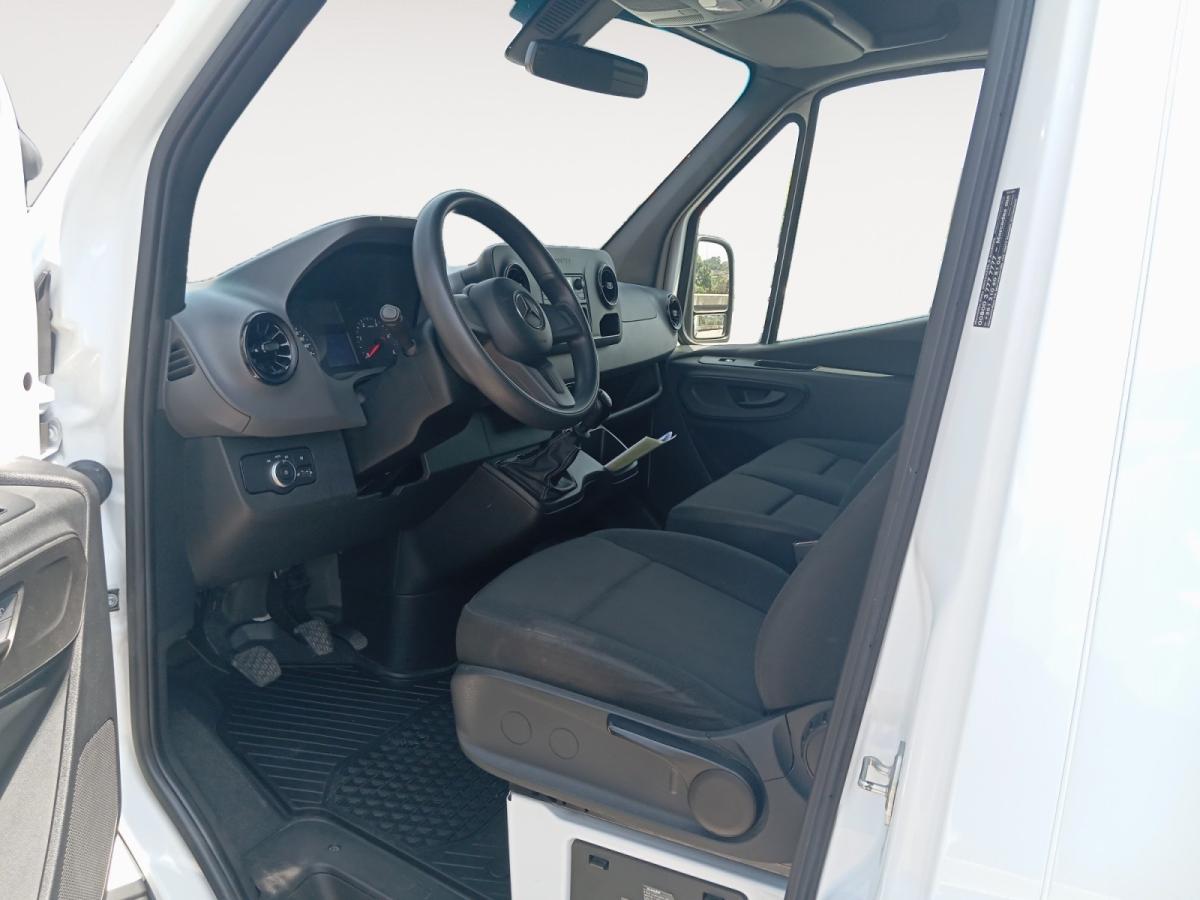 mercedes-benz-sprinter-2023-diesel-1950cc