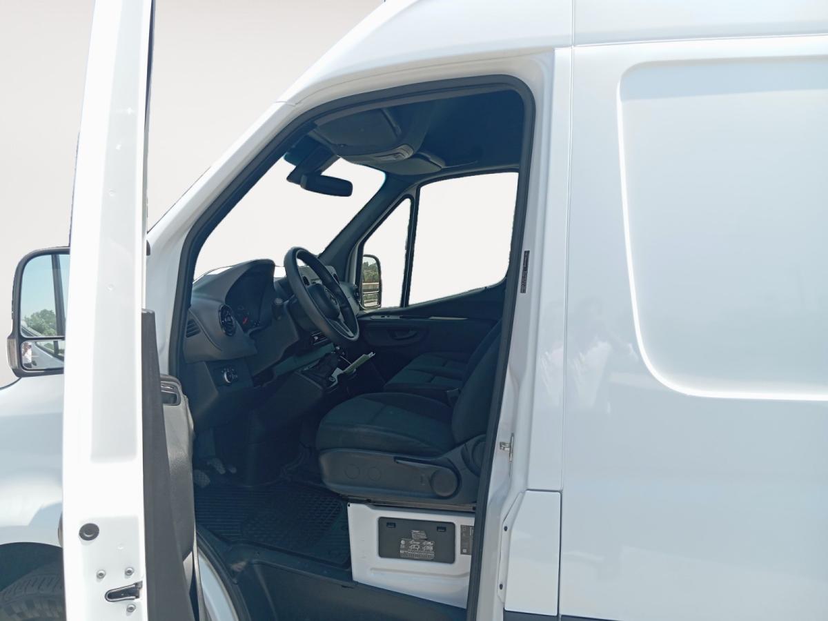 mercedes-benz-sprinter-2023-diesel-1950cc
