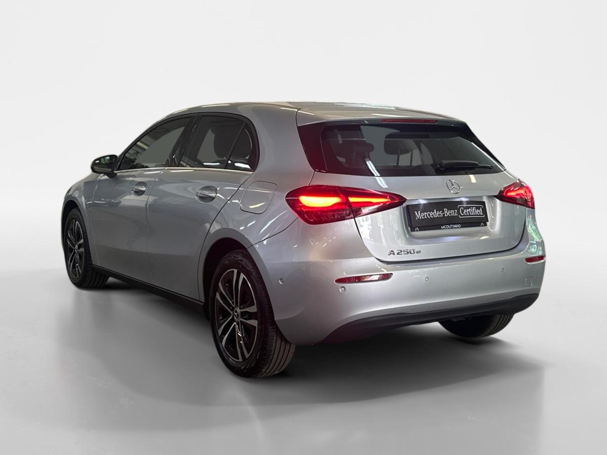 mercedes-benz-classe-a-2024-hibrido-a-gasolina-1332cc