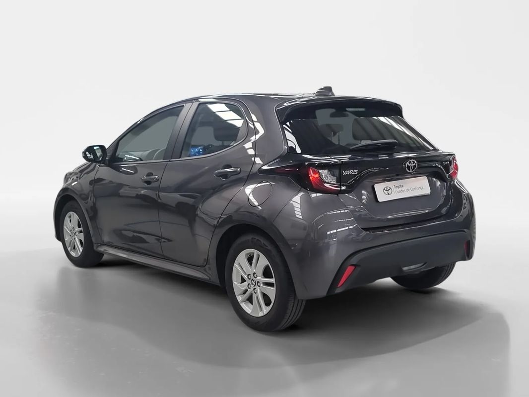 toyota-yaris-2024-hibrido-a-gasolina-1490cc