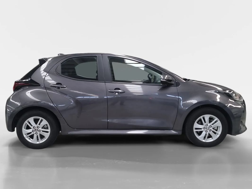 toyota-yaris-2024-hibrido-a-gasolina-1490cc