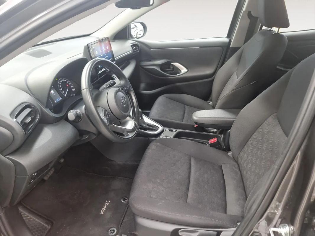 toyota-yaris-2024-hibrido-a-gasolina-1490cc