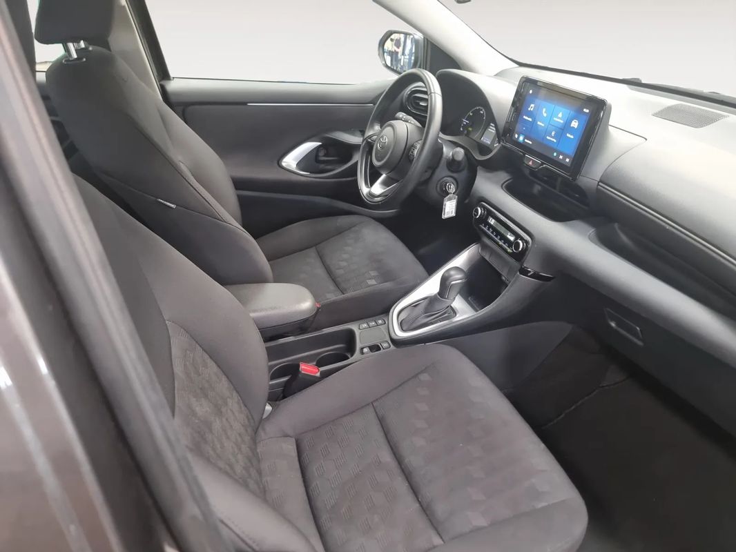 toyota-yaris-2024-hibrido-a-gasolina-1490cc