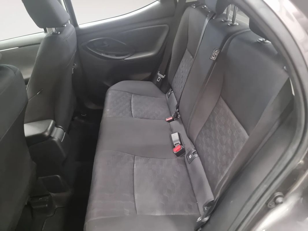 toyota-yaris-2024-hibrido-a-gasolina-1490cc