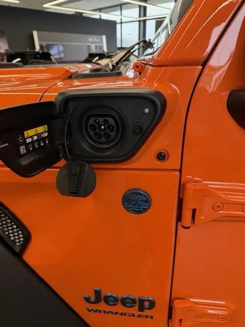 jeep-wrangler-2025-hibrido-a-gasolina-1995cc