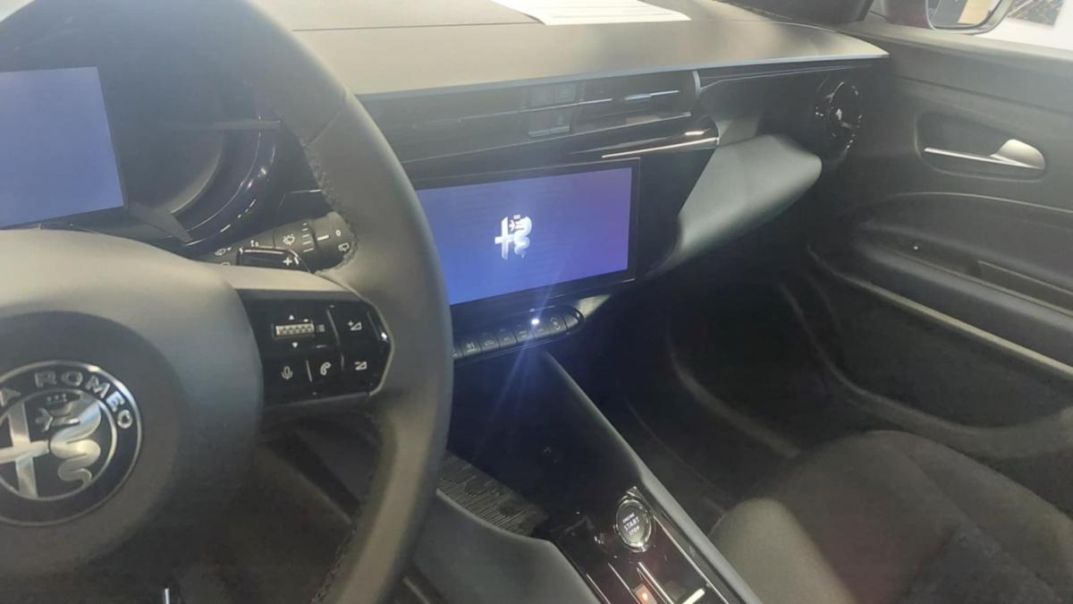 alfa-romeo-junior-2026-hibrido-a-gasolina-1199cc