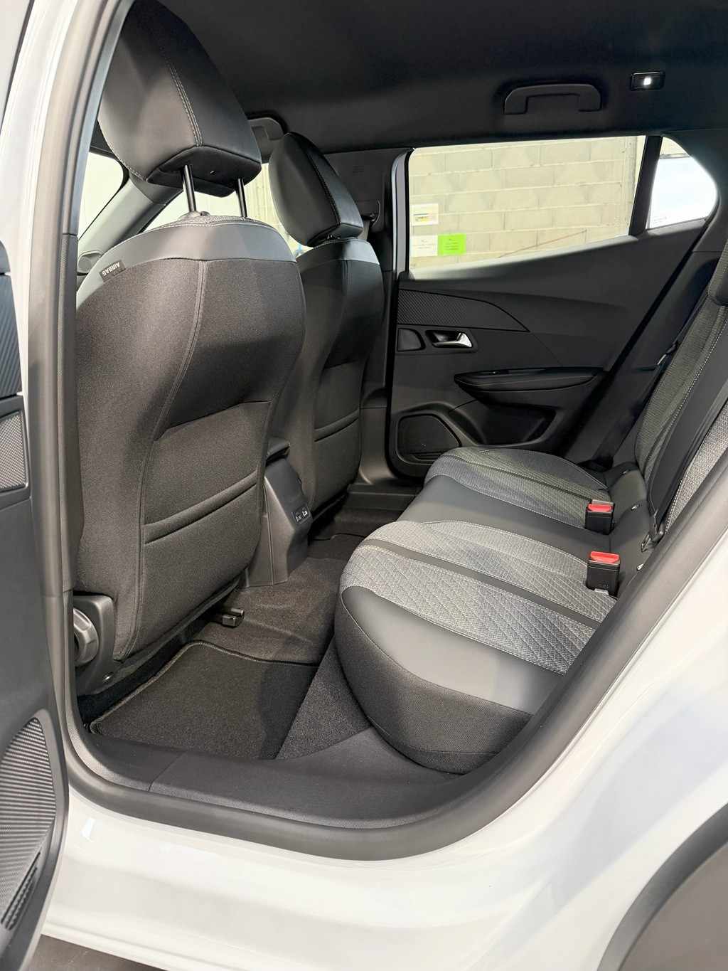 peugeot-2008-2025-eletrico-0cc