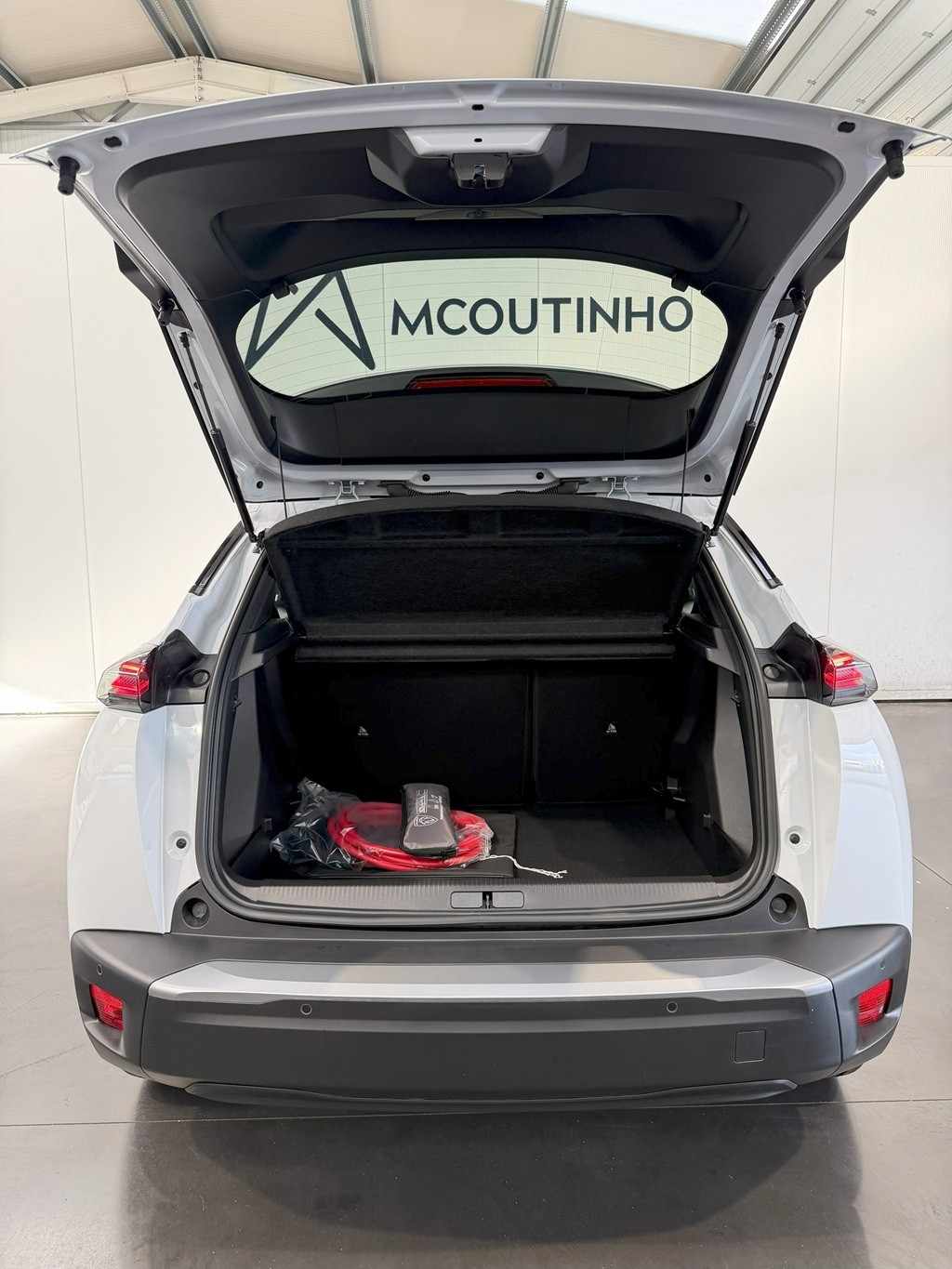 peugeot-2008-2025-eletrico-0cc
