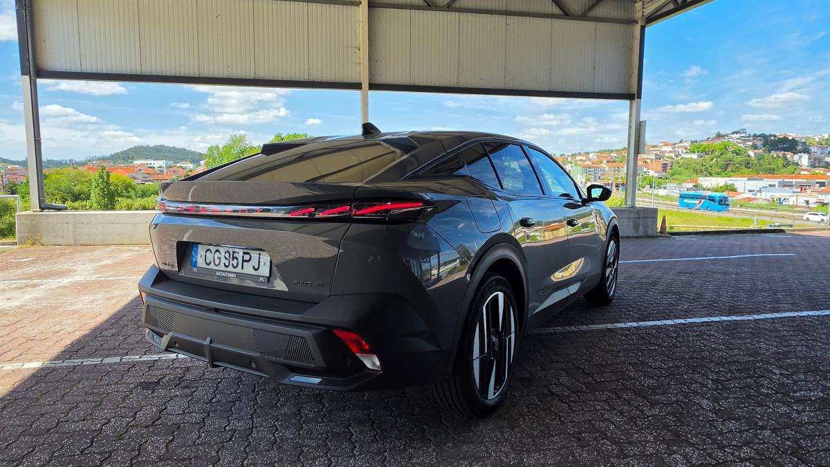 peugeot-408-2026-hibrido-a-gasolina-1598cc