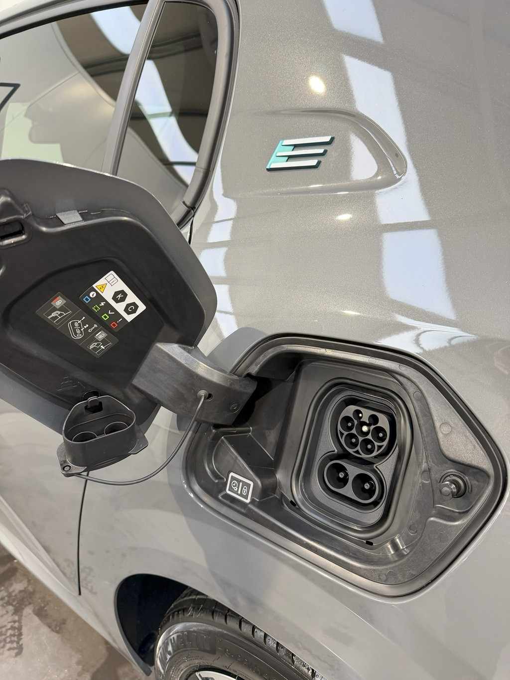 peugeot-208-2026-eletrico-0cc