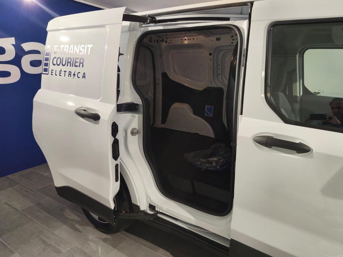 ford-tourneo-courier-2026-eletrico-500cc