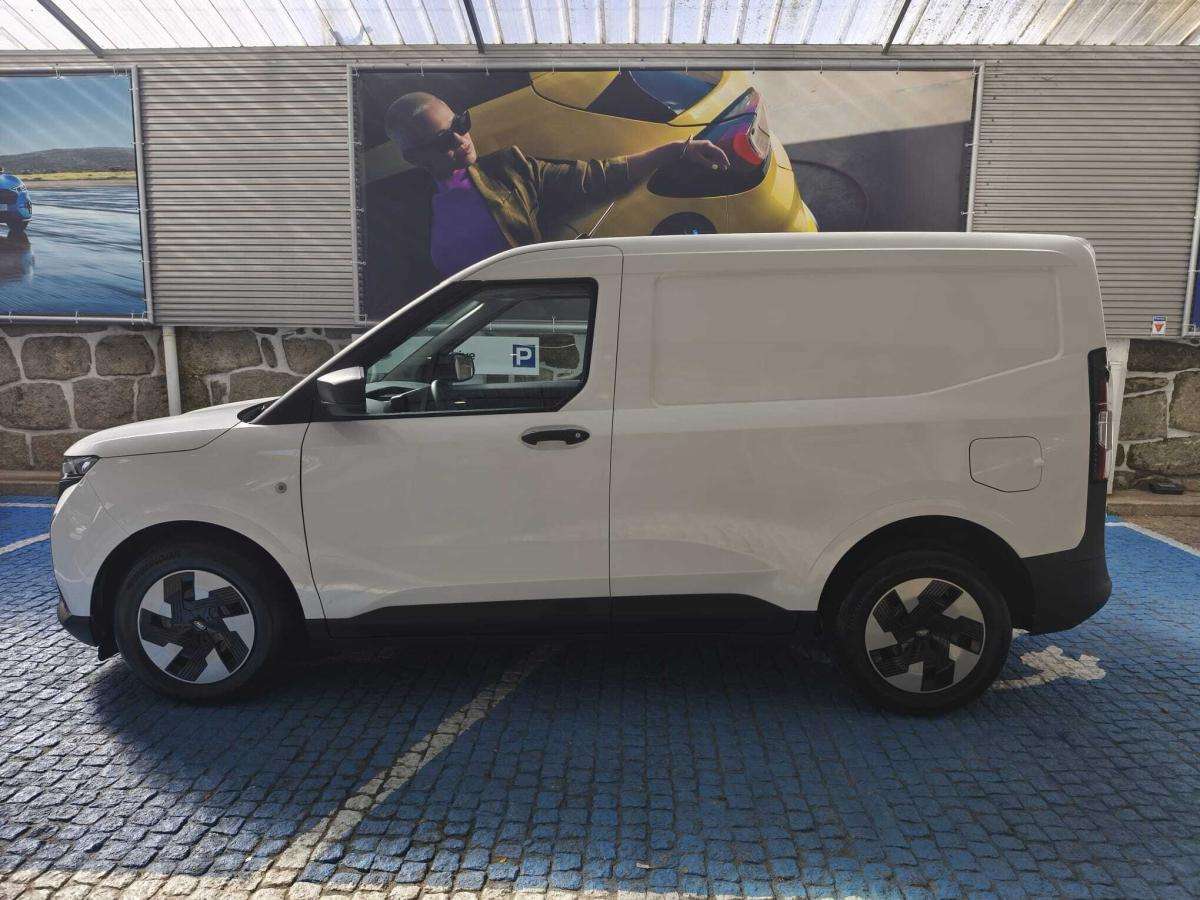 ford-tourneo-courier-2026-eletrico-500cc
