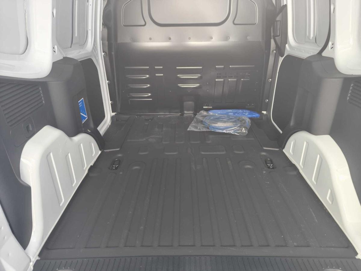 ford-tourneo-courier-2026-eletrico-500cc
