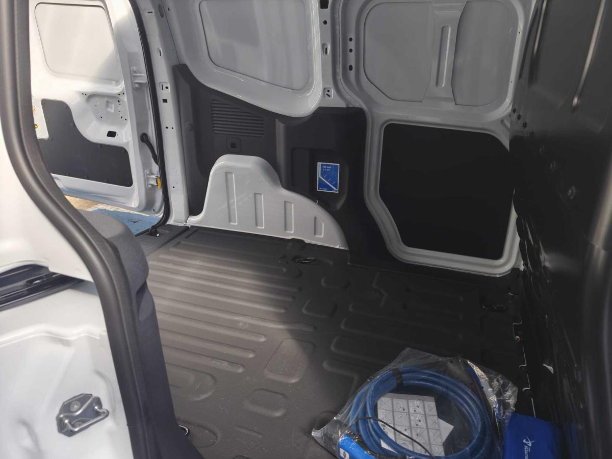 ford-tourneo-courier-2026-eletrico-500cc