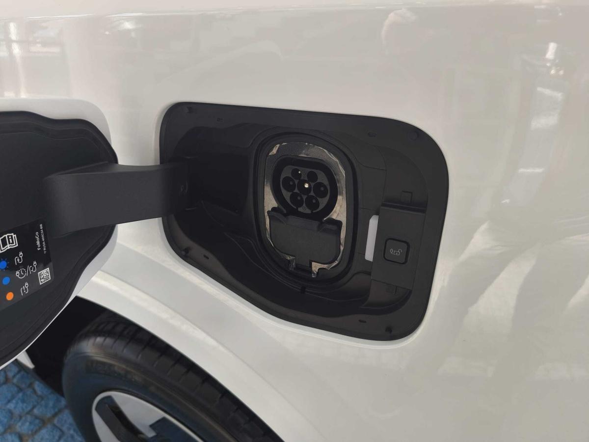 ford-tourneo-courier-2026-eletrico-500cc