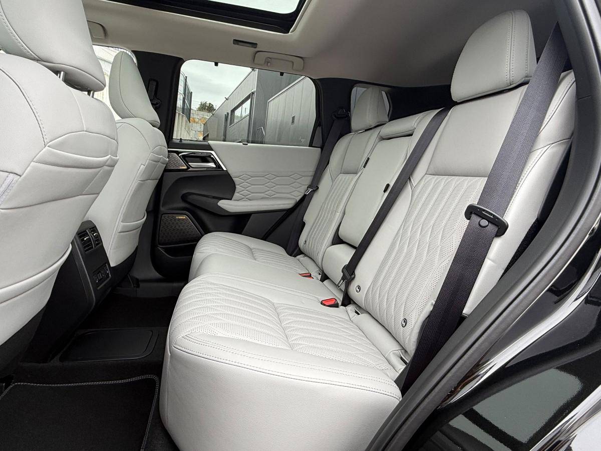 mitsubishi-outlander-2026-hibrido-a-gasolina-2360cc