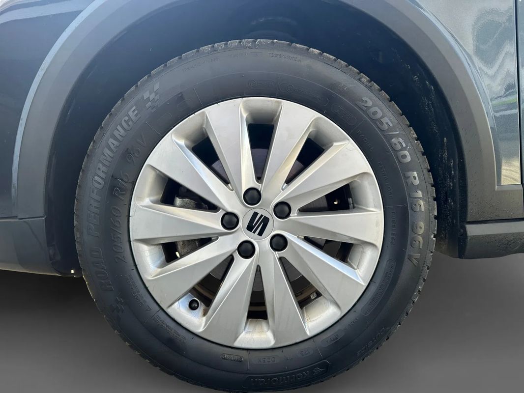 seat-arona-2023-gasolina-999cc