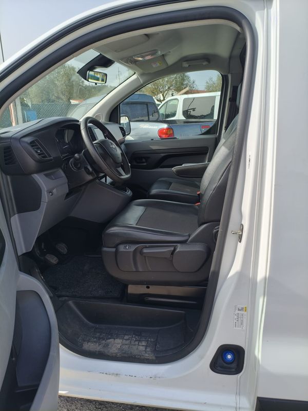 opel-vivaro-2021-diesel-1997cc
