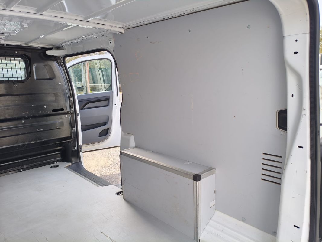 opel-vivaro-2021-diesel-1997cc