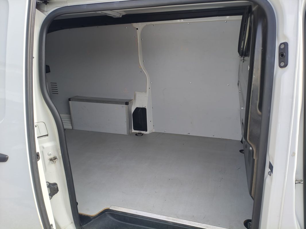 opel-vivaro-2021-diesel-1997cc