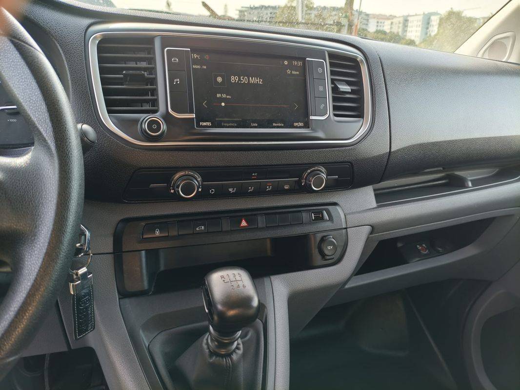 opel-vivaro-2021-diesel-1997cc