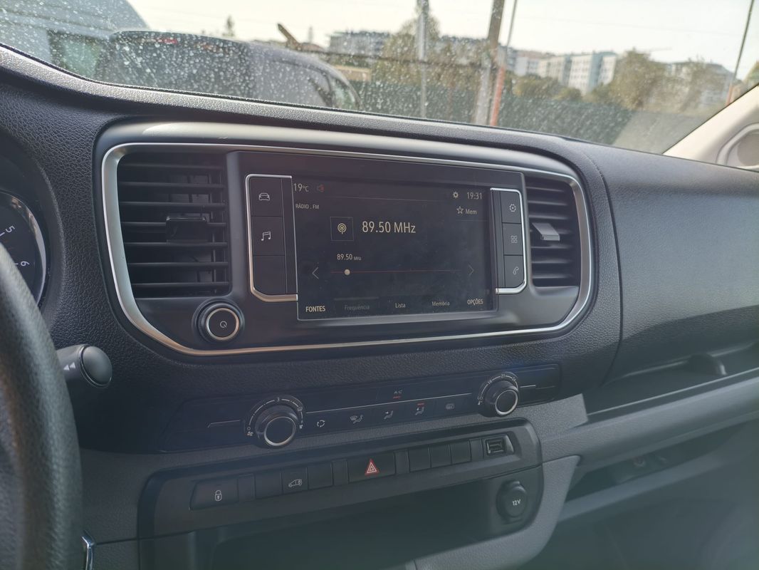 opel-vivaro-2021-diesel-1997cc