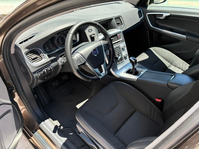 volvo-v60-cross-country-2017-diesel-1969cc