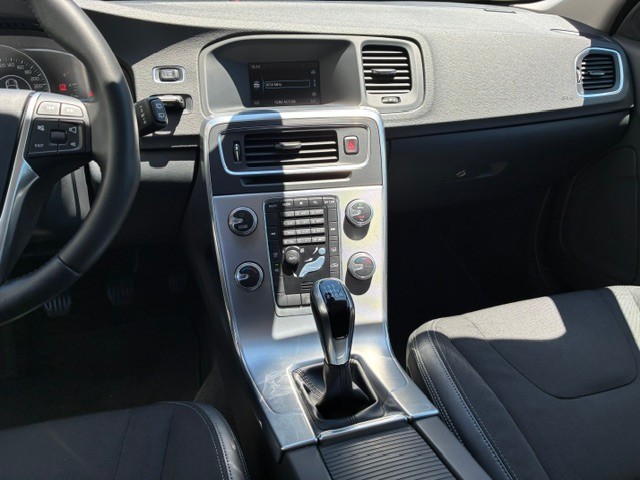volvo-v60-cross-country-2017-diesel-1969cc