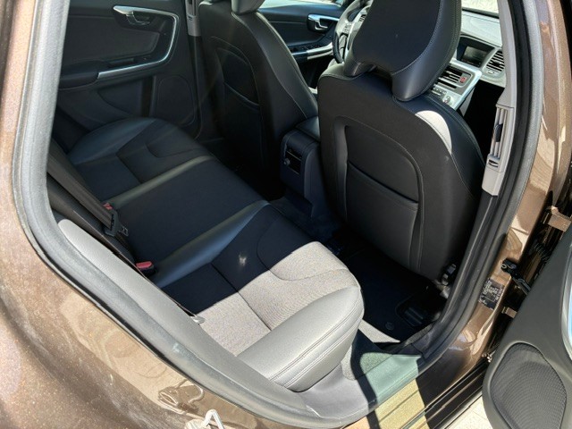 volvo-v60-cross-country-2017-diesel-1969cc