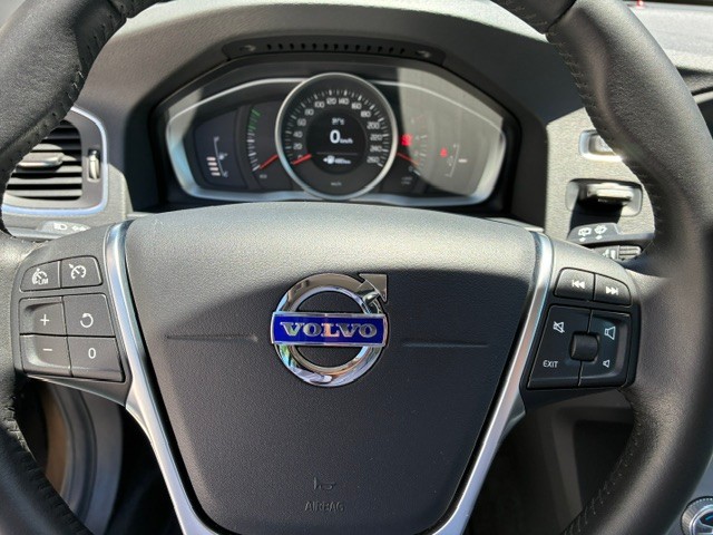 volvo-v60-cross-country-2017-diesel-1969cc