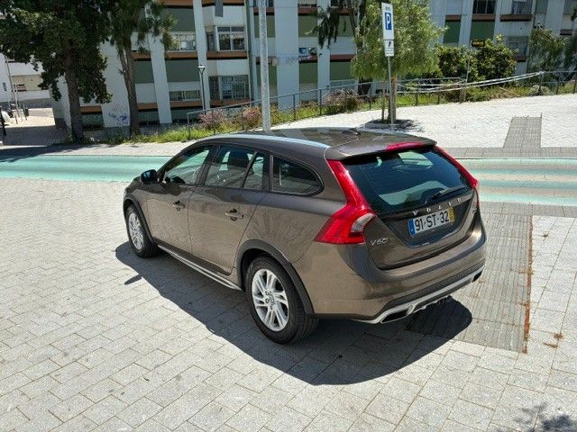 volvo-v60-cross-country-2017-diesel-1969cc