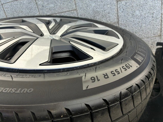 peugeot-208-2023-diesel-1499cc