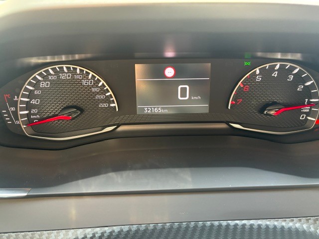peugeot-208-2023-diesel-1499cc