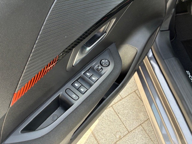 peugeot-208-2023-gasolina-1199cc