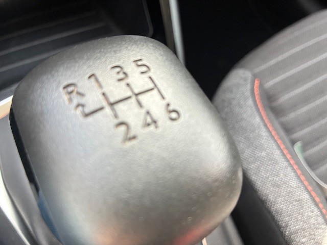 peugeot-208-2023-gasolina-1199cc