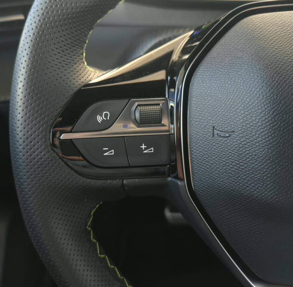 peugeot-2008-2023-eletrico-0cc